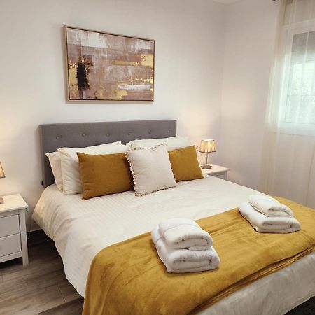 Sea View Apartment In Benalmadena Bagian luar foto