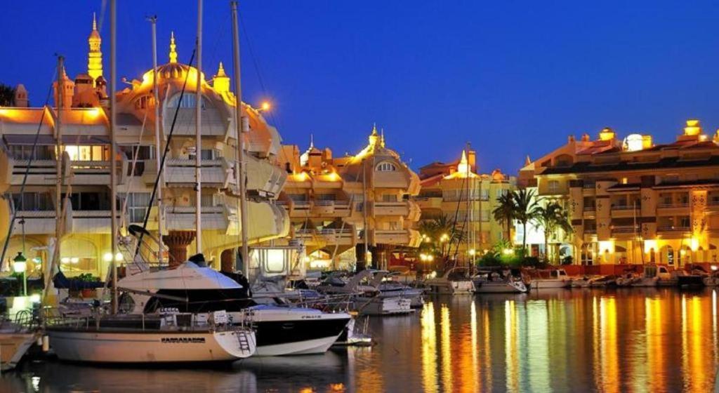 Sea View Apartment In Benalmadena Bagian luar foto