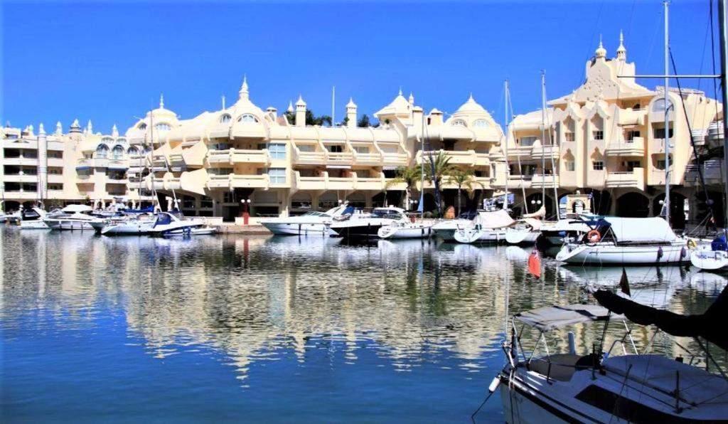 Sea View Apartment In Benalmadena Bagian luar foto